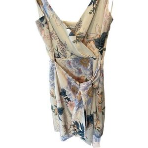 NWT Yumi Kim Silk  * See video *White Floral wrap Dress Sz Small STUNNING 🤩